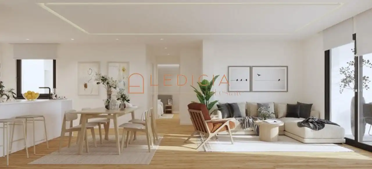 https://static.fotocasa.es/images/ads/27795273-b749-4921-8984-a3b4e07cbc95?rule=original