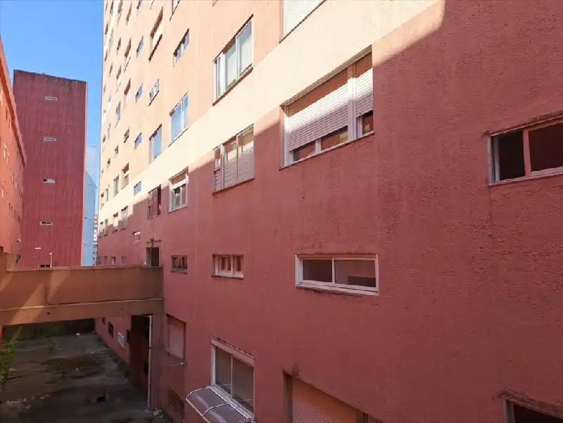 https://static.fotocasa.es/images/ads/b5143f66-1a26-433d-a52c-aa583b12ecba?rule=original