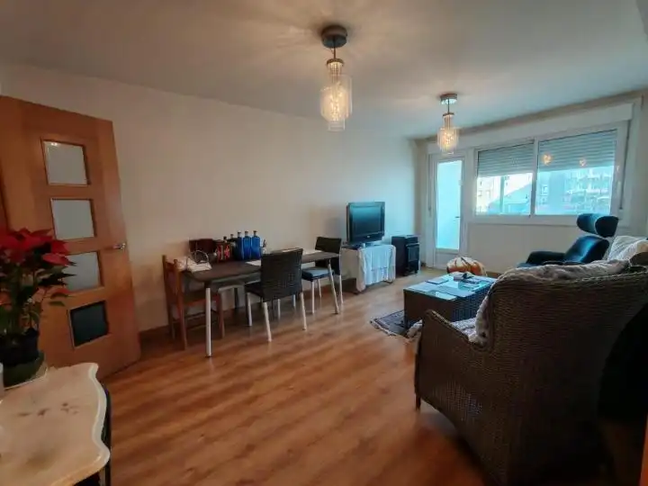 https://static.fotocasa.es/images/ads/d2f333c7-7593-4386-81a8-3f23e49f56a3?rule=original