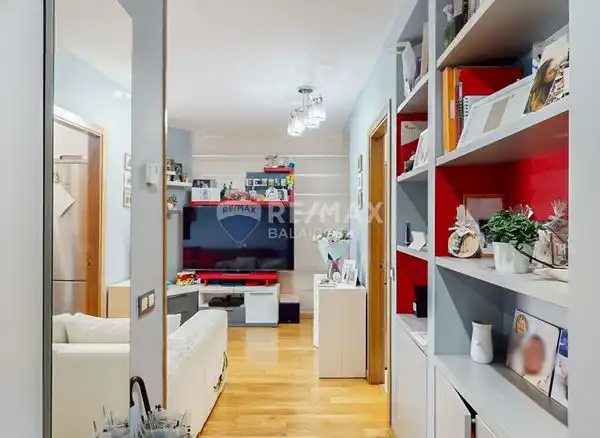 https://static.fotocasa.es/images/ads/abdad354-2166-4d69-90ad-a59490a87e17?rule=original