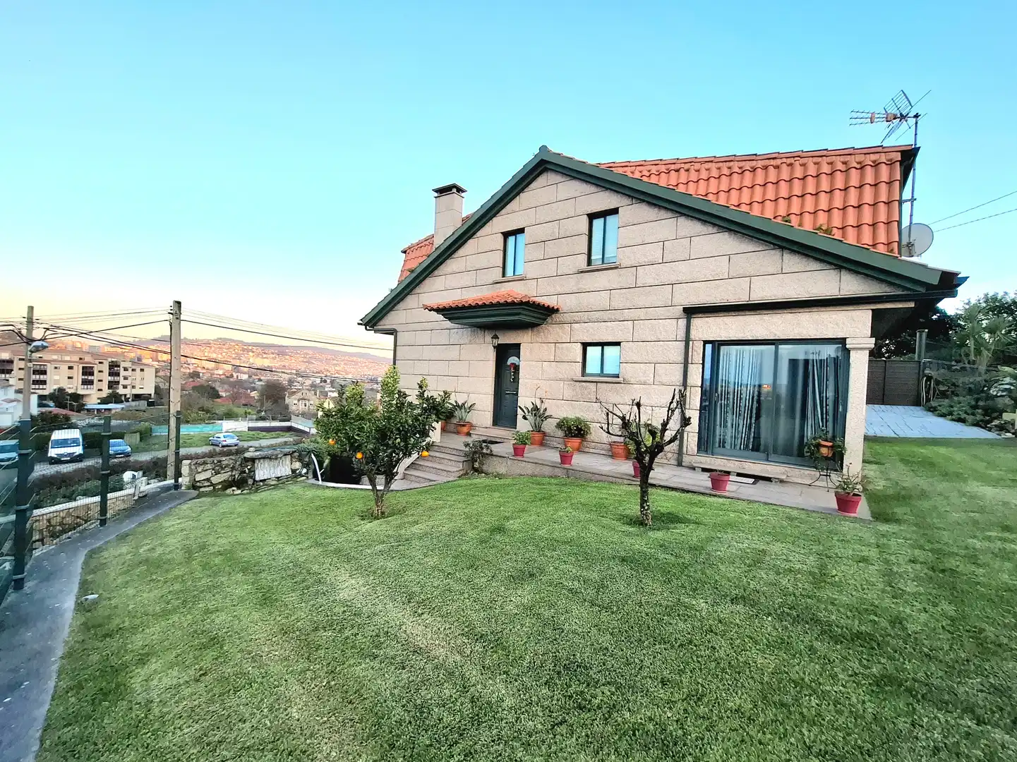https://static.fotocasa.es/images/ads/d98bde6f-4039-4bcf-b8b5-1cbdce640266?rule=original