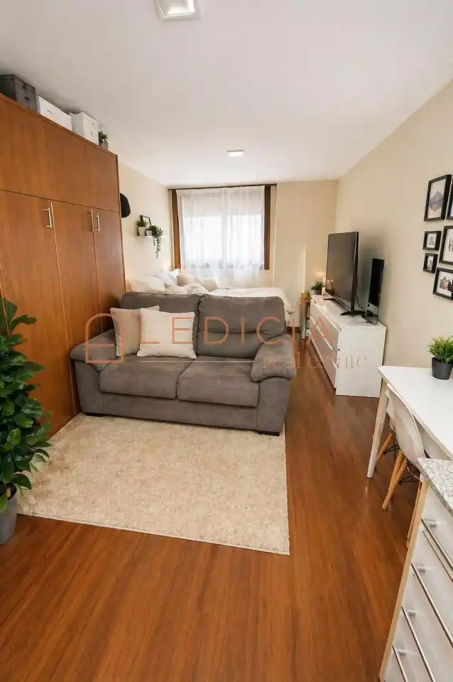 https://static.fotocasa.es/images/ads/eae9d4ad-b39d-4ffe-8cac-47bf6eb16042?rule=original
