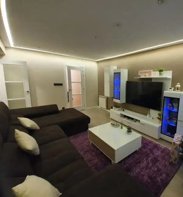 https://static.fotocasa.es/images/ads/974add38-e3e5-4185-80ee-ddd752b42630?rule=original