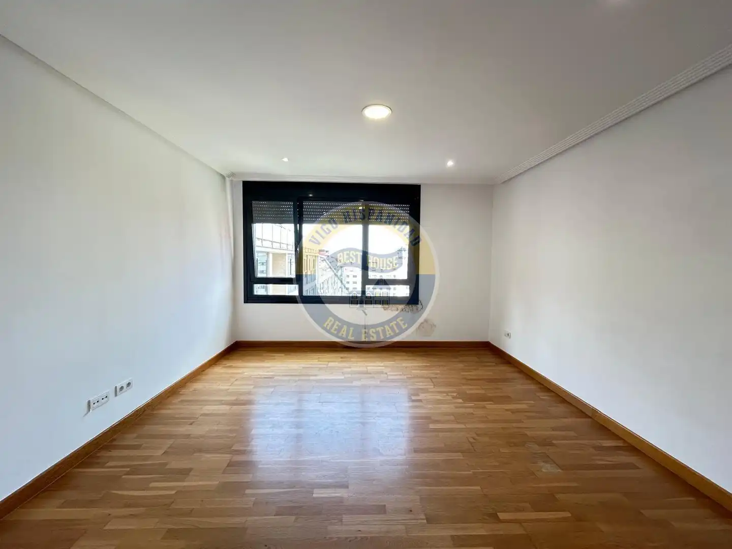 https://static.fotocasa.es/images/ads/f98210dc-b91a-434e-981d-d781a8a8a9e3?rule=original