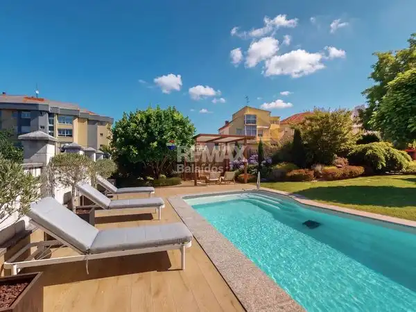 https://static.fotocasa.es/images/ads/ca063a52-7ccc-4871-9465-d6d04e2dcad5?rule=original
