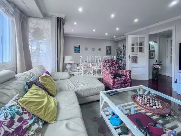 https://static.fotocasa.es/images/ads/c5242a2d-82c4-448d-9e01-c70a2e0e681d?rule=original