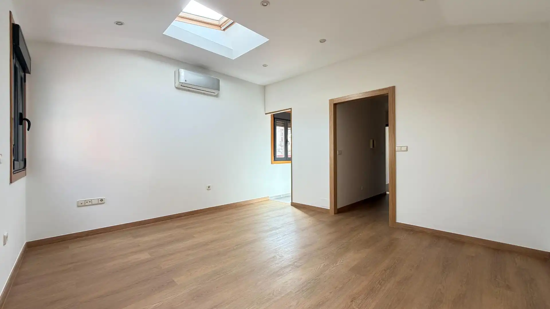 https://static.fotocasa.es/images/ads/acfa2172-af22-4dc8-bab0-68665b7a6983?rule=original