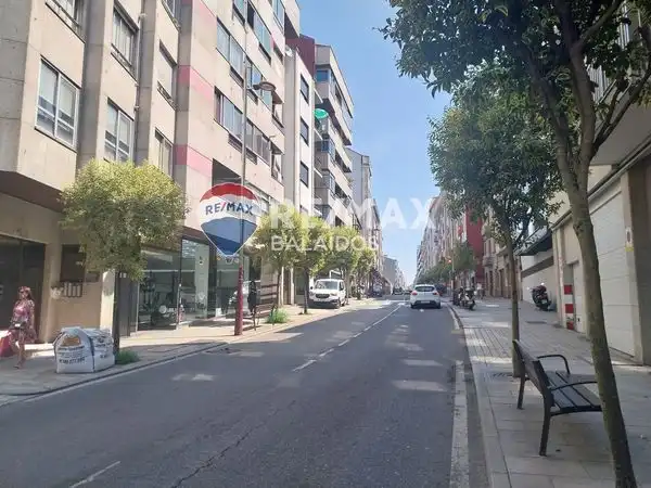 https://static.fotocasa.es/images/ads/e5ad29a6-16e9-4c54-b67d-fa59cf7a1f23?rule=original