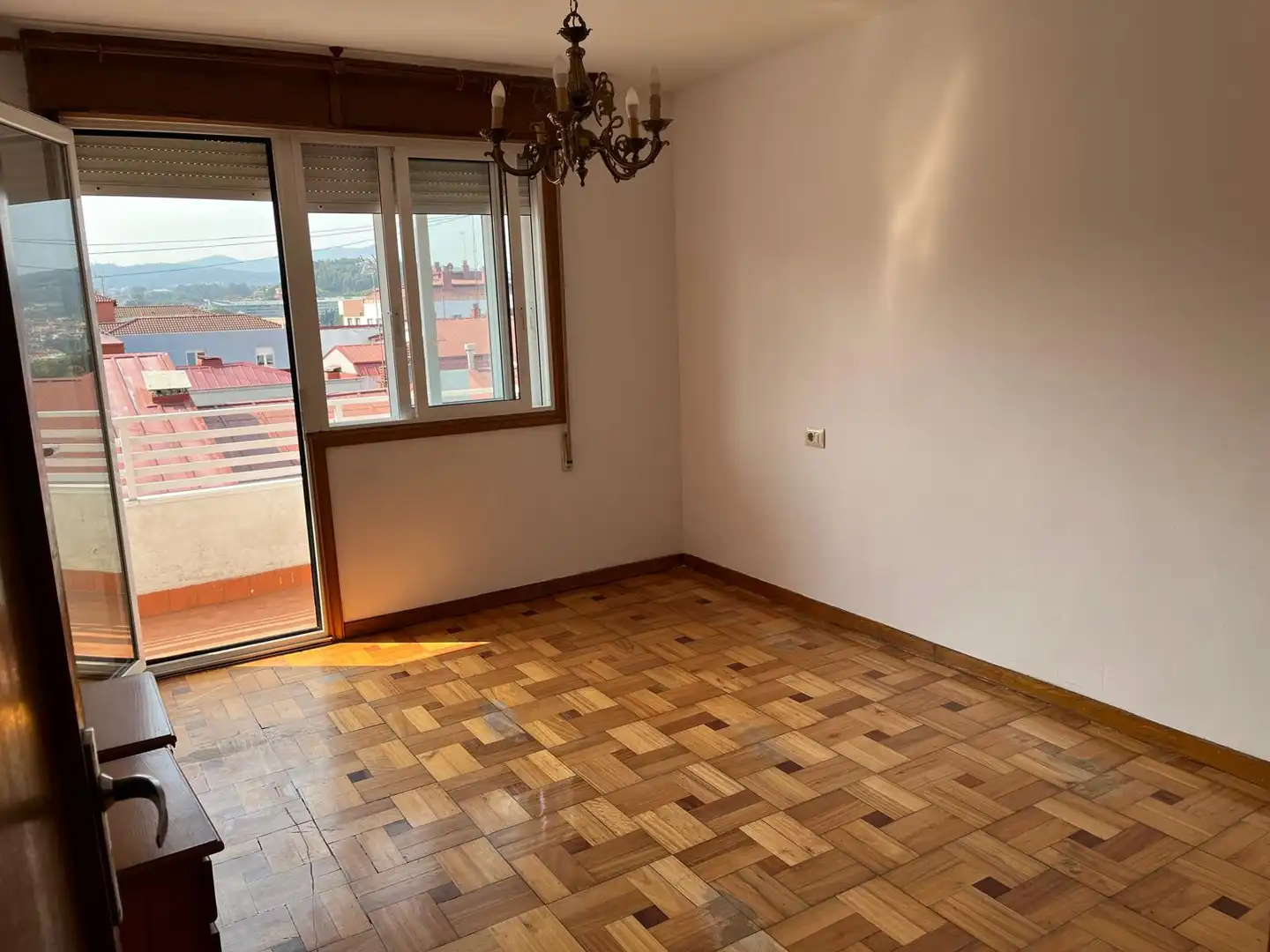 https://static.fotocasa.es/images/ads/d2c10f75-6e54-4c37-b439-78c493978fc4?rule=original