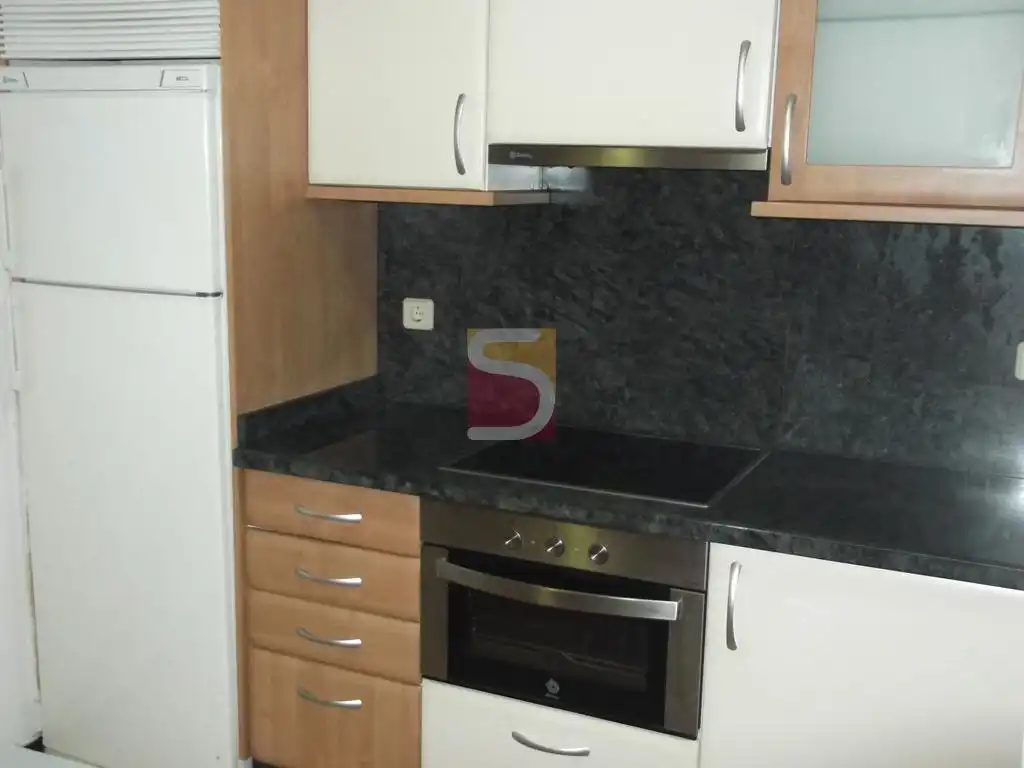 https://static.fotocasa.es/images/ads/4c90e455-628e-4425-8dcd-2e1a9319d483?rule=original
