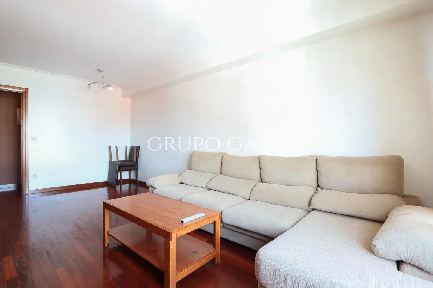 https://static.fotocasa.es/images/ads/0e06338f-b07c-4fb0-85c1-19548960c590?rule=original
