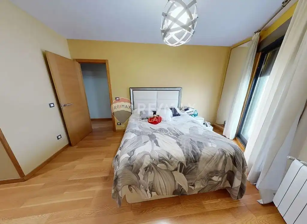 https://static.fotocasa.es/images/ads/8ef5e0c1-6525-4a3c-8a45-d21039b8e933?rule=original