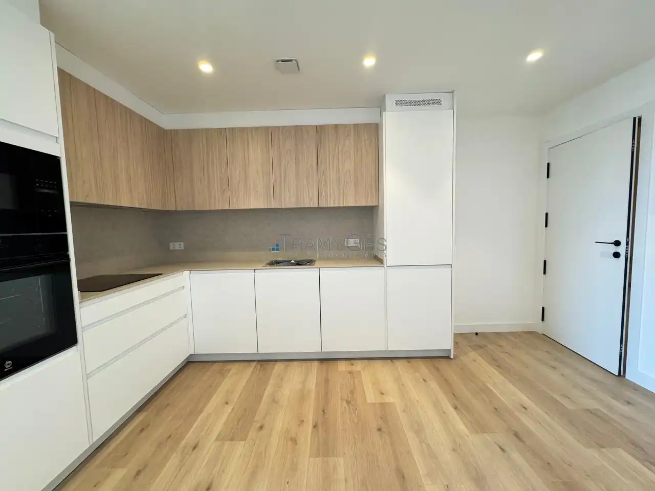https://static.fotocasa.es/images/ads/ade43a07-111f-466e-b569-061e39c6b4e0?rule=original