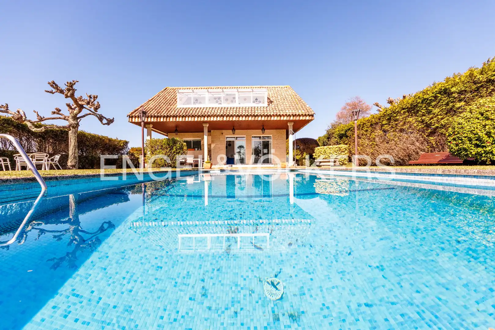 https://static.fotocasa.es/images/ads/ecda448b-9b45-478b-8b0a-4e3ec65522c2?rule=original