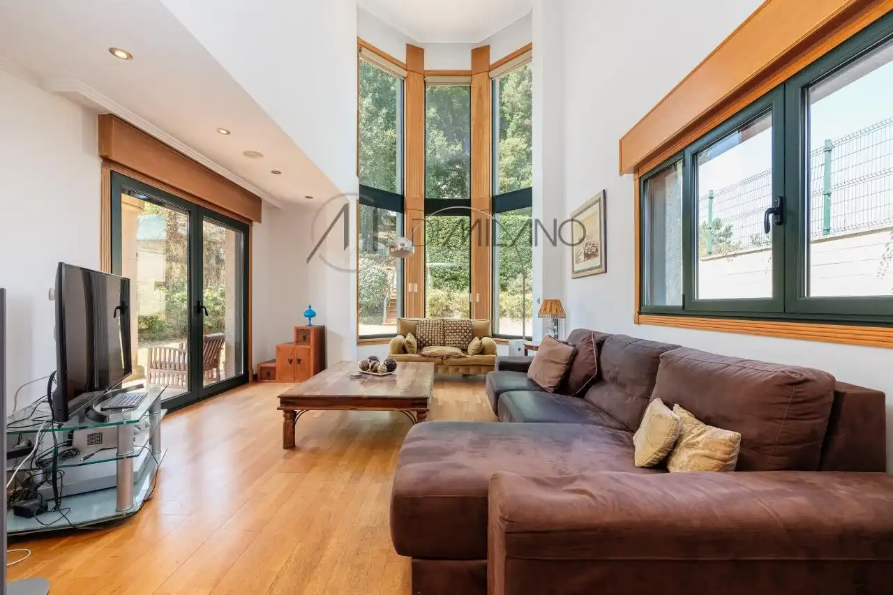 https://static.fotocasa.es/images/ads/911eb6e5-df0f-40ef-af48-a2fd6e1f4580?rule=original