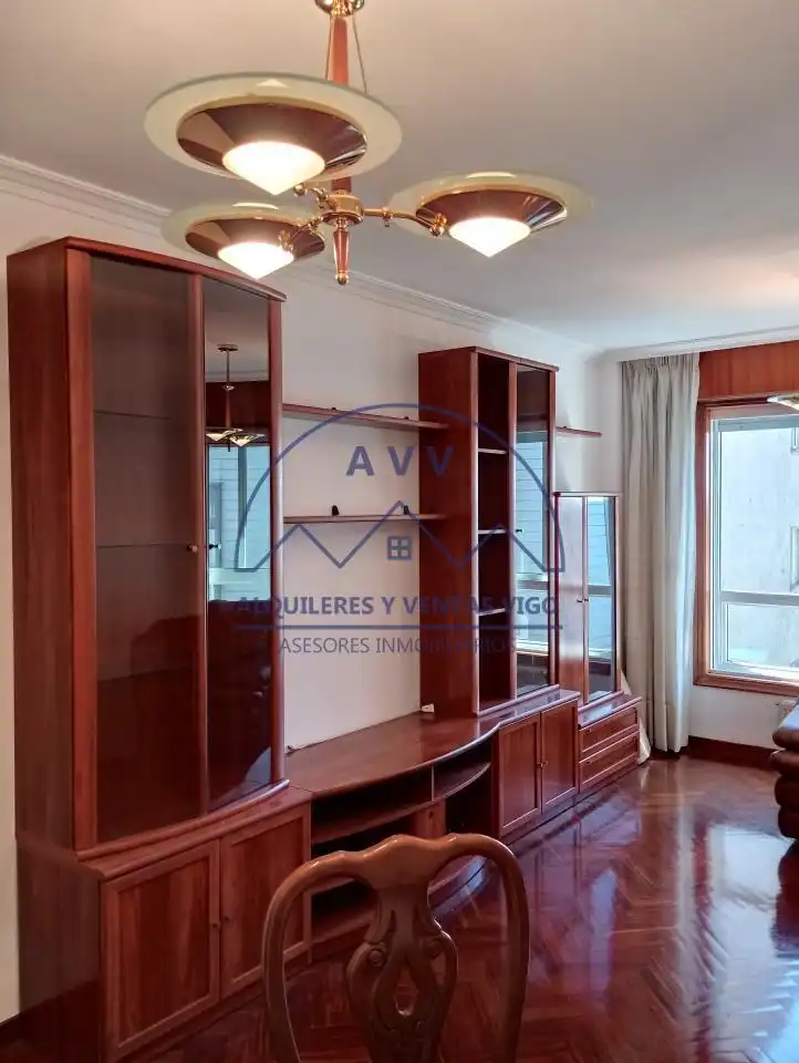 https://static.fotocasa.es/images/ads/49910087-c387-4e8d-b45e-dab0524d9c96?rule=original