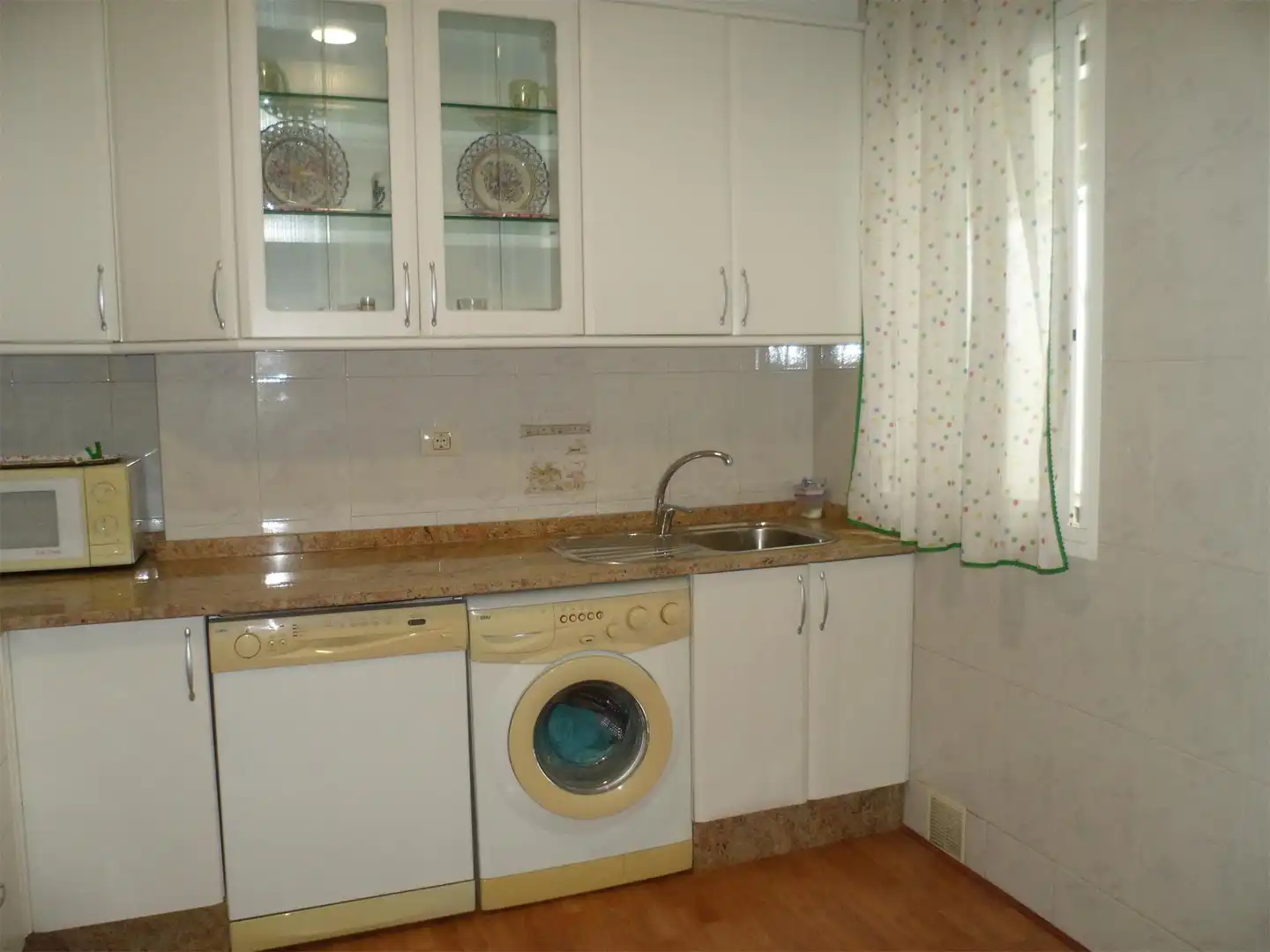 https://static.fotocasa.es/images/anuncio/2016/10/14/140127881/320707936.jpg?rule=original