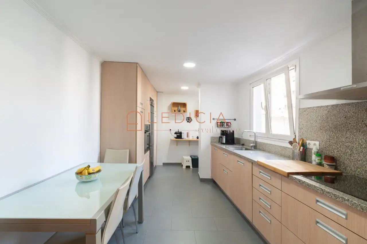 https://static.fotocasa.es/images/ads/0646acd5-7748-4f91-93f5-a356838958f1?rule=original