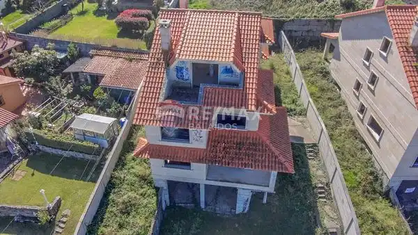 https://static.fotocasa.es/images/ads/e6d6e4d6-4645-4623-b3aa-7a816fe56cd4?rule=original