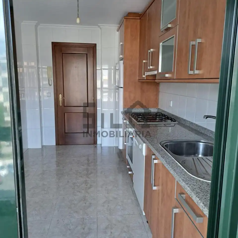 https://static.fotocasa.es/images/ads/495bcfb5-71e1-474f-984d-11de8fec7ec6?rule=original