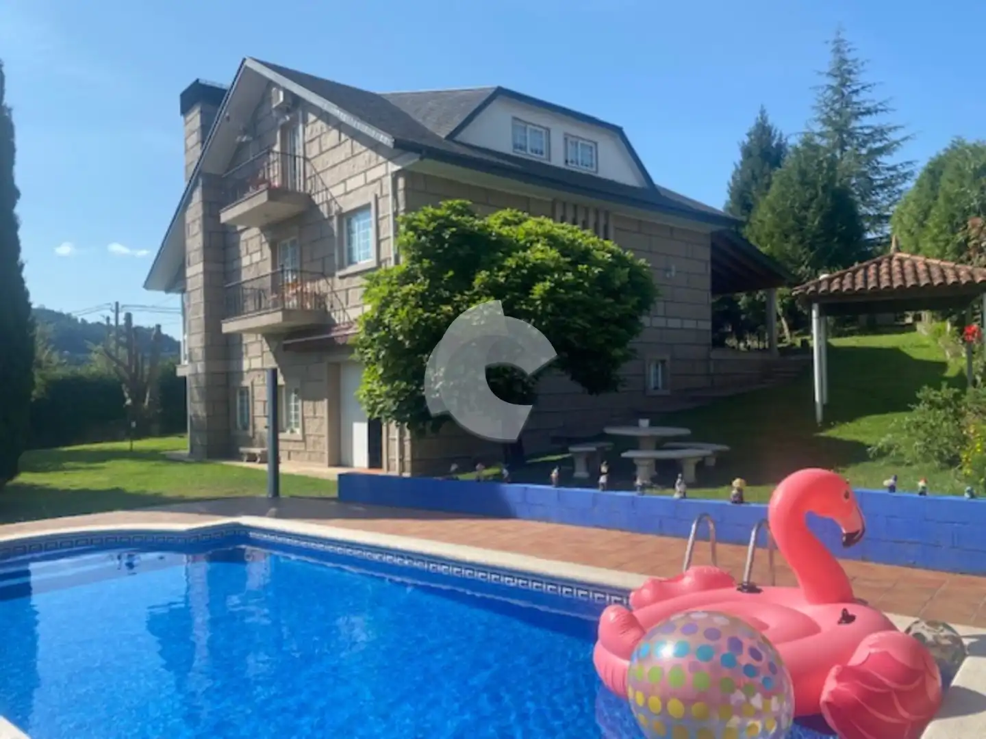 https://static.fotocasa.es/images/ads/2a1354a1-b64a-4509-9cfd-cef7dfbe160c?rule=original