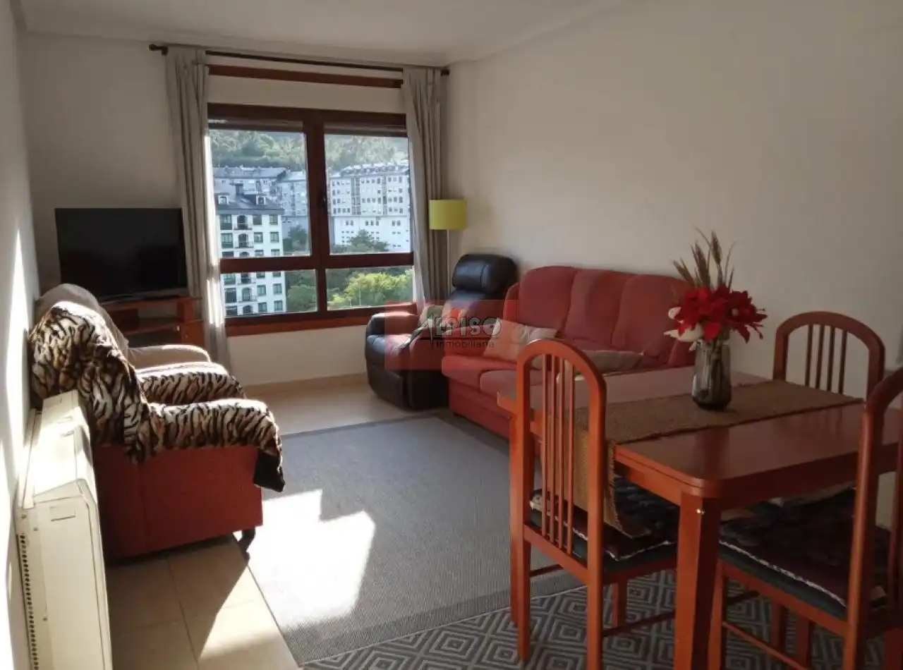 https://static.fotocasa.es/images/ads/fff5f2ff-11db-4ff3-aea4-a218fcfbeec9?rule=original