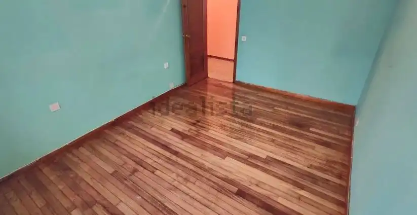 https://static.fotocasa.es/images/ads/bee27a76-5aea-4a00-81a5-e921963df747?rule=original
