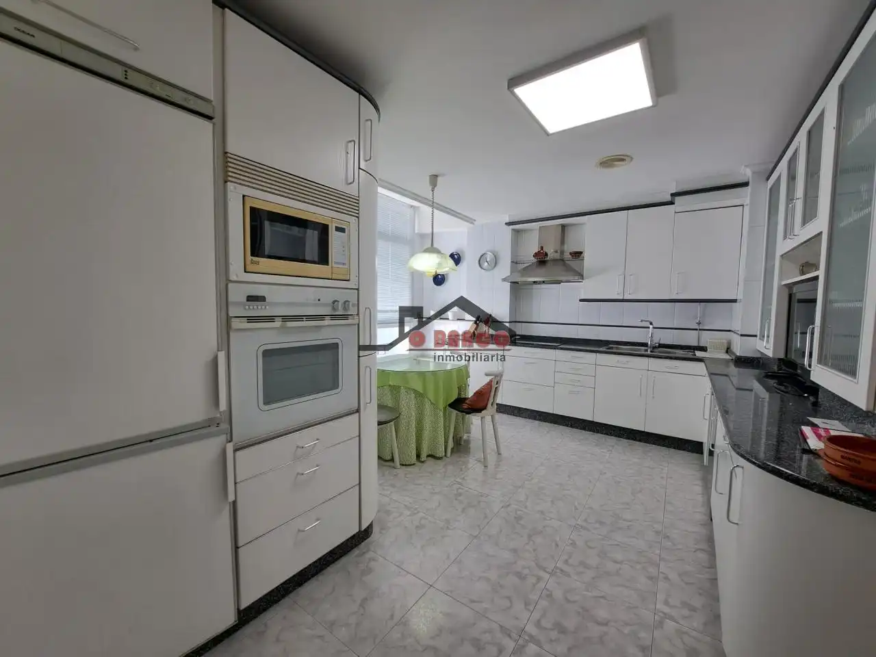 https://static.fotocasa.es/images/ads/9cbbeaca-7bf0-49a5-856a-d751ee4d0868?rule=original