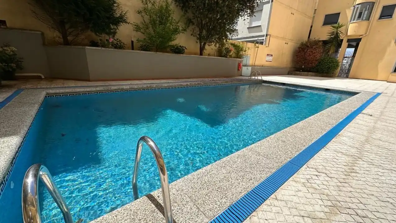 https://static.fotocasa.es/images/ads/e76e9db1-caa2-4030-a4b0-14ac00a38909?rule=original