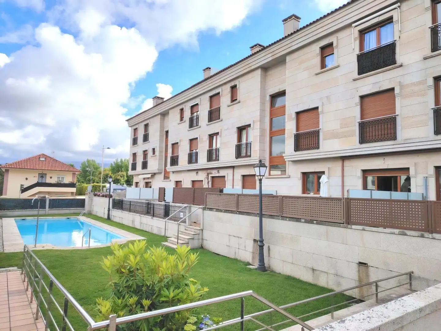 https://static.fotocasa.es/images/ads/2027ecbf-9b9a-4bc1-9d9d-f3ff48769cc7?rule=original