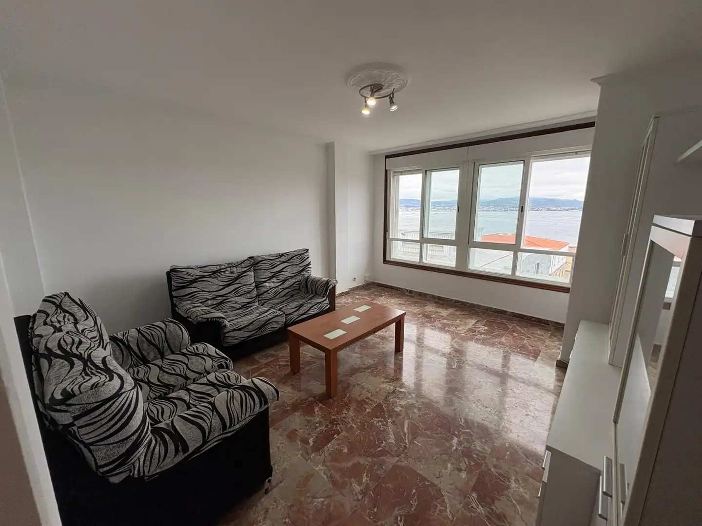 https://static.fotocasa.es/images/ads/9c1c46ac-d6f2-4f9c-8982-638a52b9f0ed?rule=original