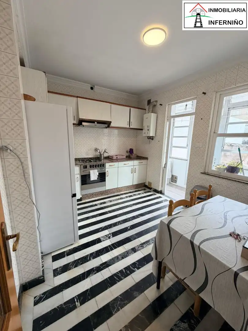https://static.fotocasa.es/images/ads/e3285c55-a651-4f90-83e6-a0fdfeada97a?rule=original