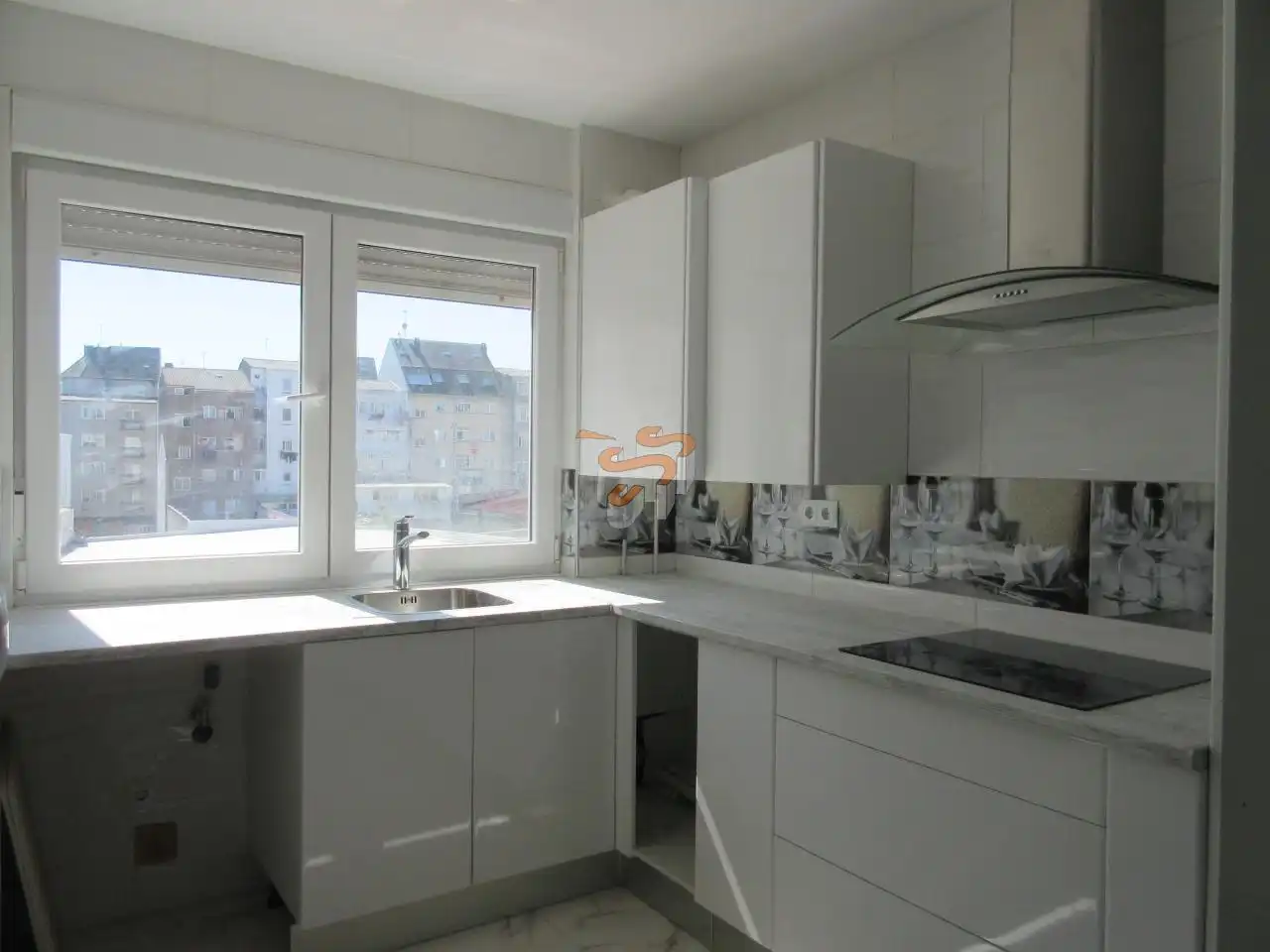 https://static.fotocasa.es/images/ads/8a578076-b31a-4ba3-9edf-d692e5a93b10?rule=original