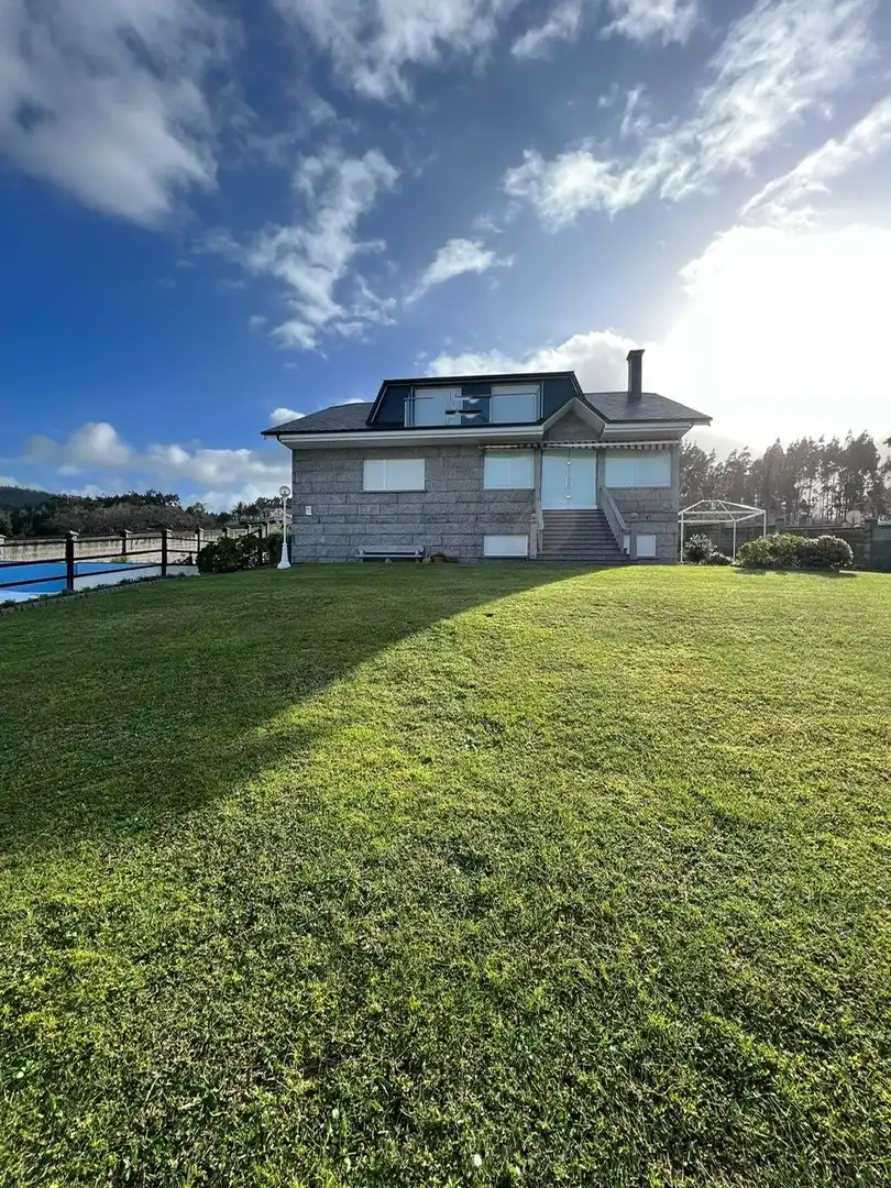 https://static.fotocasa.es/images/ads/14729c3a-362a-4ec3-abf1-03ead78d34fd?rule=original