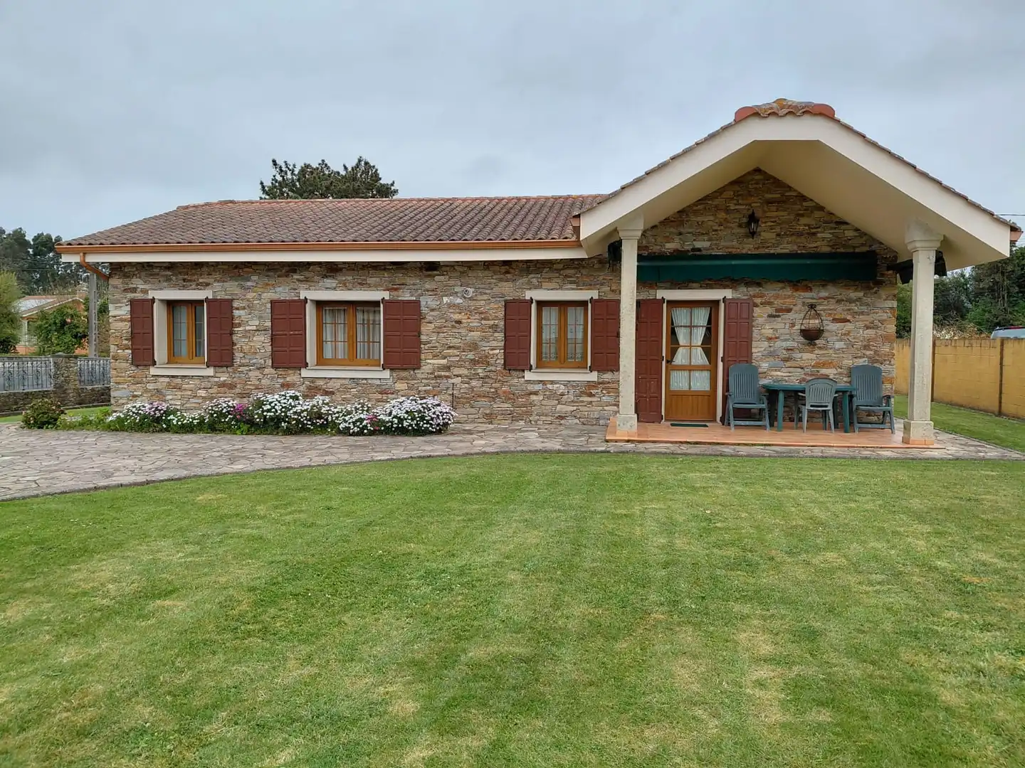 https://static.fotocasa.es/images/ads/49c1e9de-9df4-47da-bdc3-5673794ab092?rule=original
