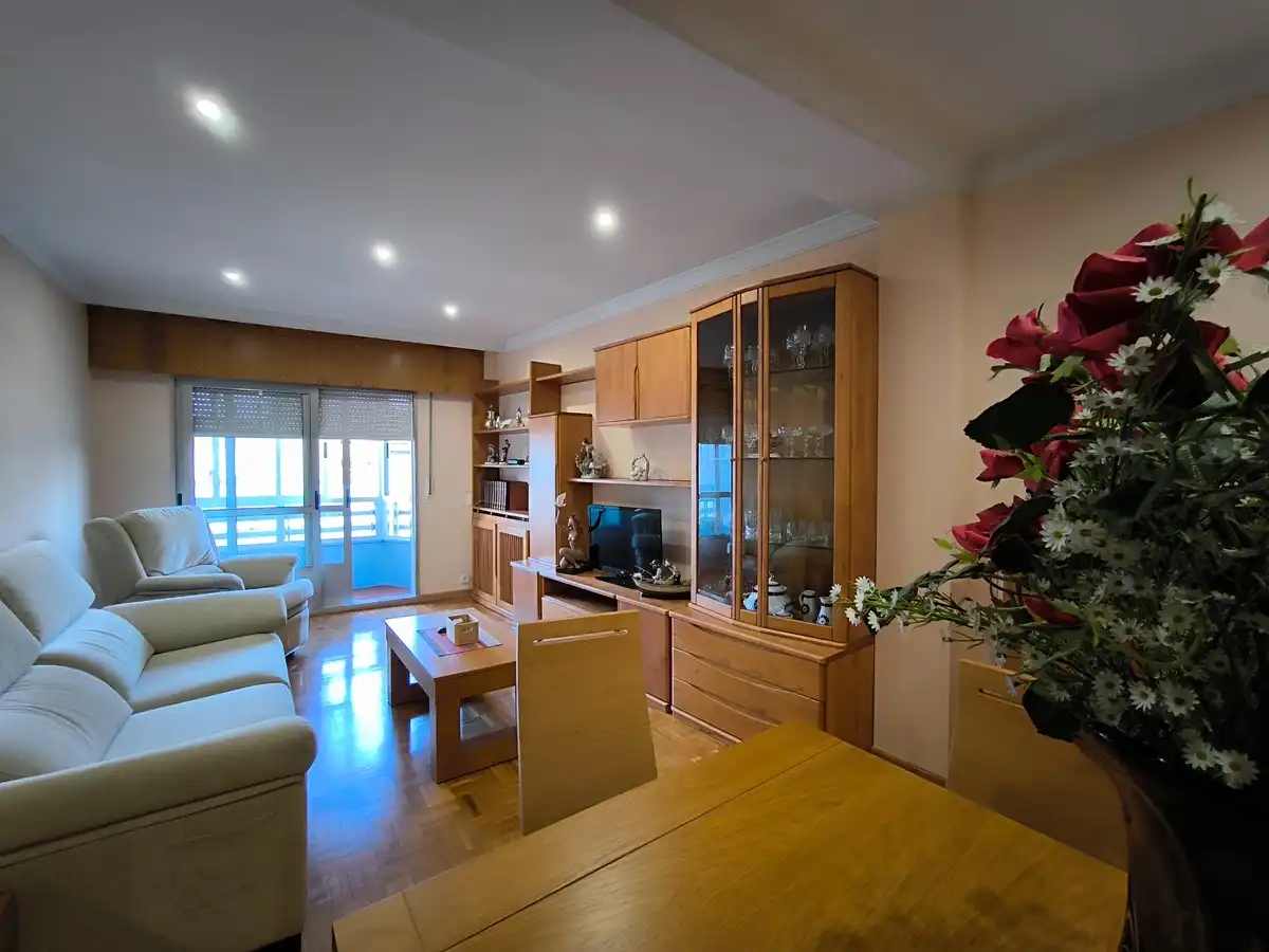 https://static.fotocasa.es/images/ads/e5be0d37-e72f-45a9-811f-307a6c7993d6?rule=original