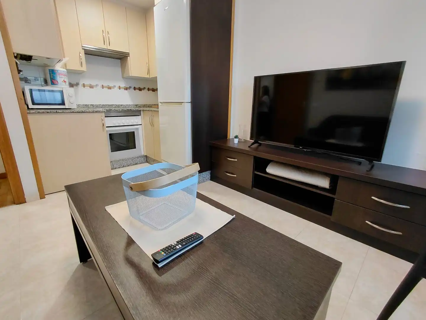 https://static.fotocasa.es/images/ads/afb22644-2617-41ca-949d-1ddef830ed07?rule=original