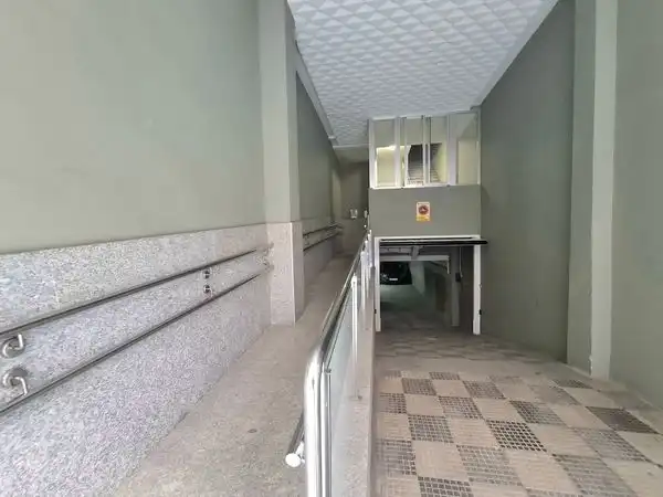 https://static.fotocasa.es/images/ads/a80b35b9-c8f7-4254-bb93-0d74b46d53d7?rule=original