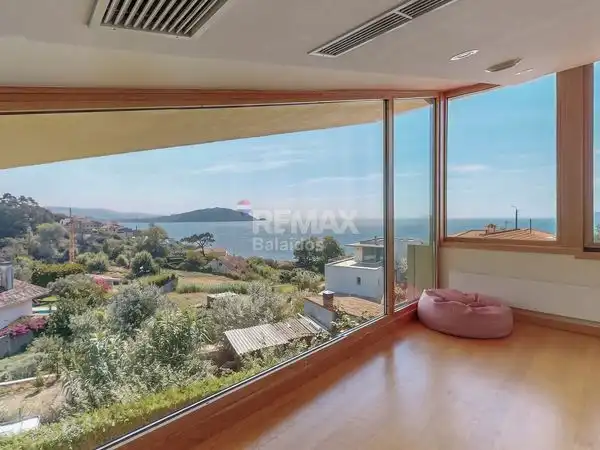 https://static.fotocasa.es/images/ads/09d53ad1-b015-4f39-a5a6-dfbf11e5fc7a?rule=original