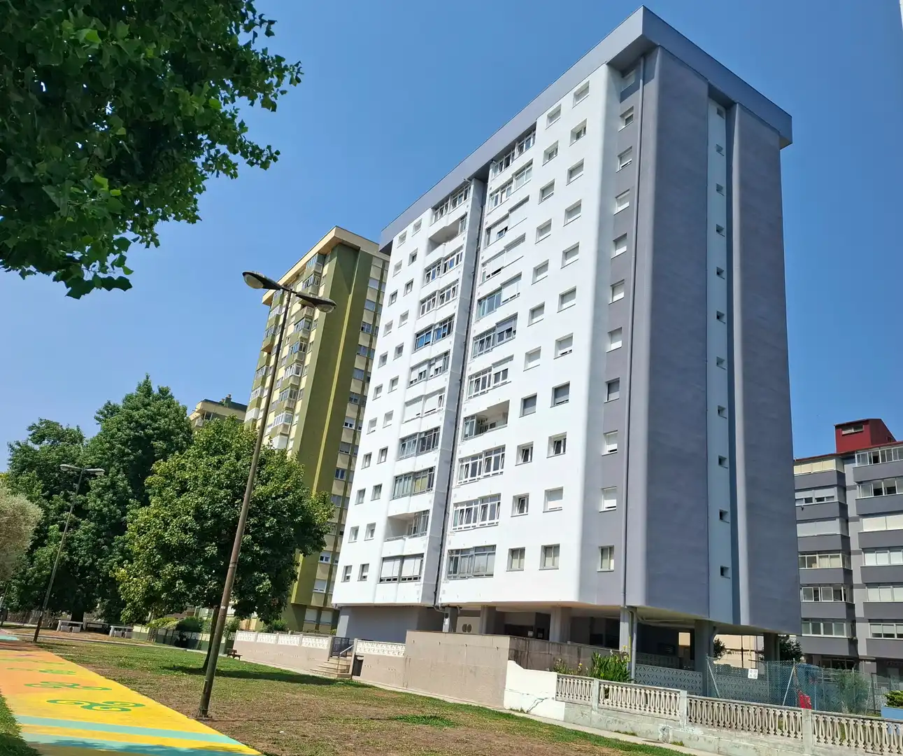 https://static.fotocasa.es/images/ads/cfd50dd5-9ba1-47ce-ade2-f7b779888f31?rule=original