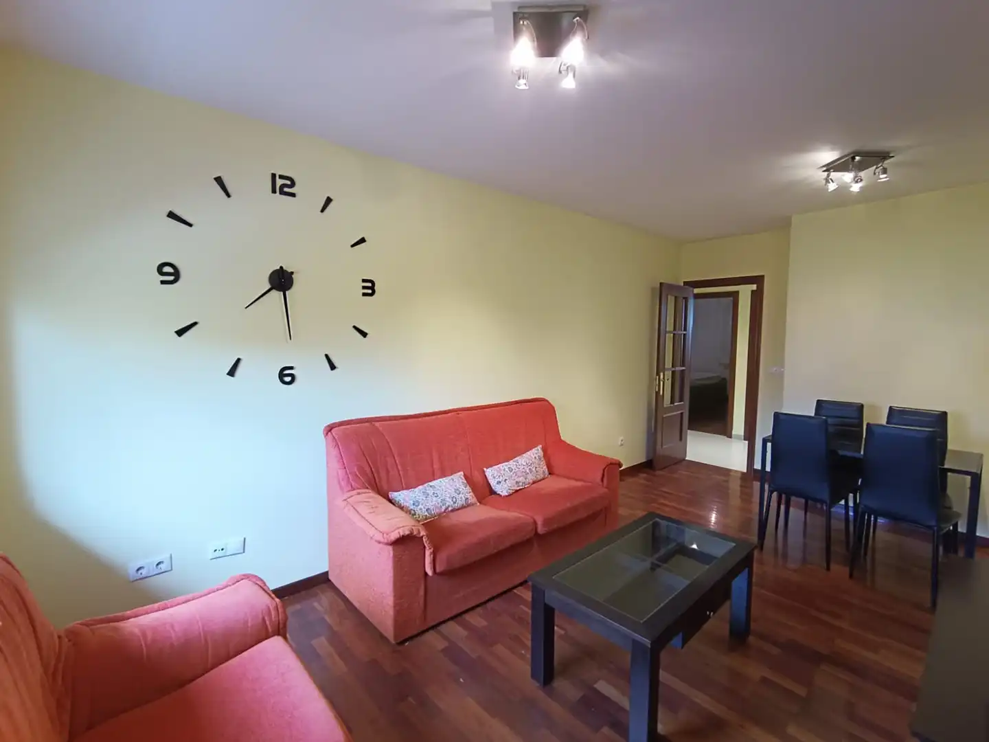 https://static.fotocasa.es/images/ads/f0dca6a0-a0d1-4c7d-b186-68f6d79e50a3?rule=original