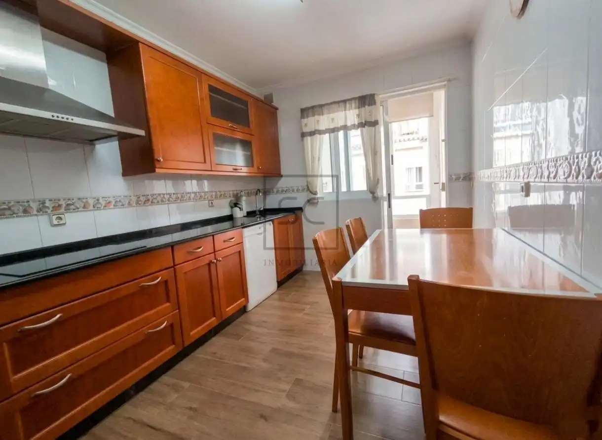 https://static.fotocasa.es/images/ads/a7e24201-30e2-47f6-93bc-606f98b3dbac?rule=original