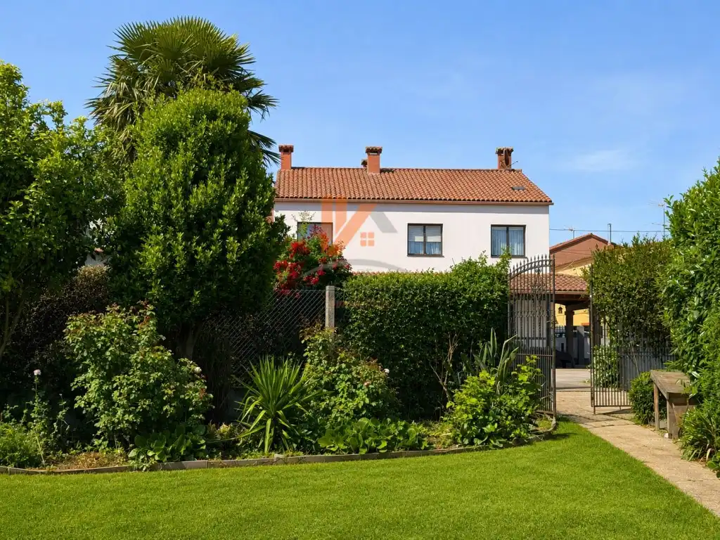 https://static.fotocasa.es/images/ads/909c180f-a1d9-4564-a216-c1bdcd0abcdf?rule=original