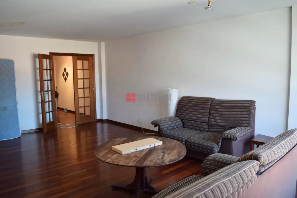 https://static.fotocasa.es/images/ads/298ddee9-a4d5-47bf-80f7-4108822f9d2a?rule=original