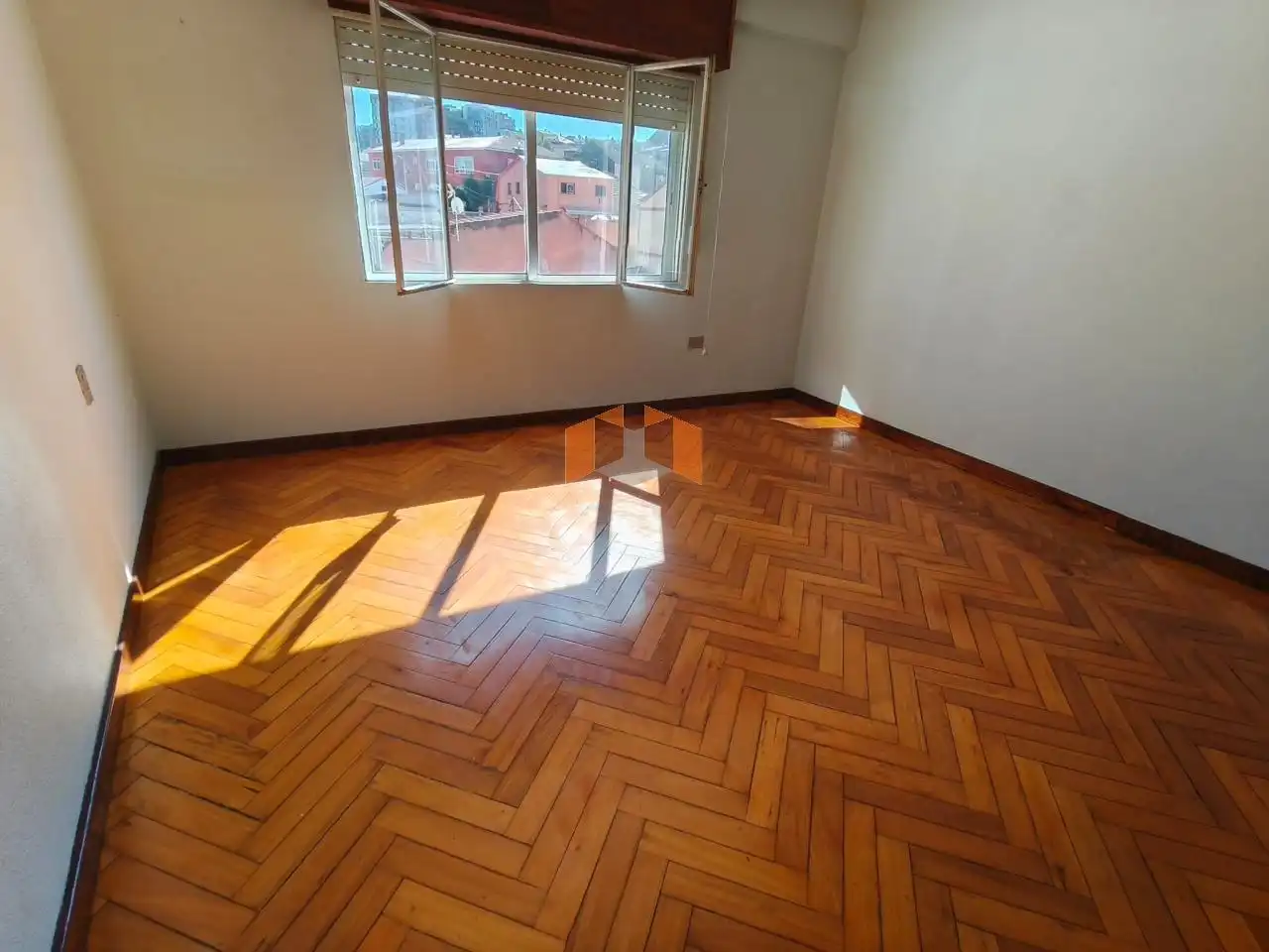 https://static.fotocasa.es/images/ads/e1f89309-7051-4e33-ae27-35c23b820c21?rule=original