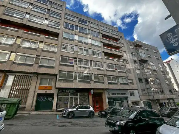 https://static.fotocasa.es/images/ads/b527d1dd-a2f6-4693-8438-6e439876a58b?rule=original