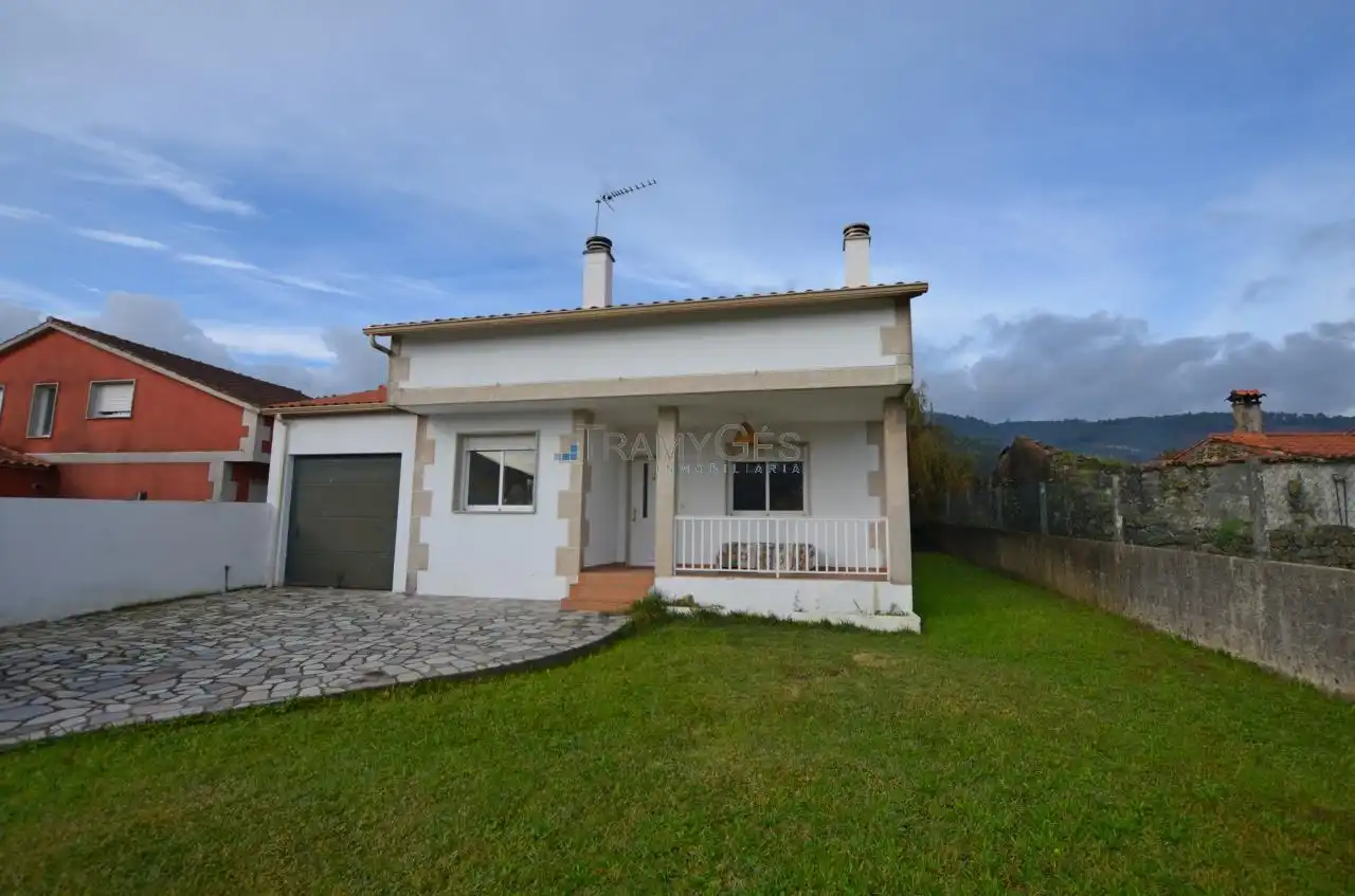 https://static.fotocasa.es/images/ads/b3fcd834-ba84-4833-8aab-b9ea51e23fd1?rule=original