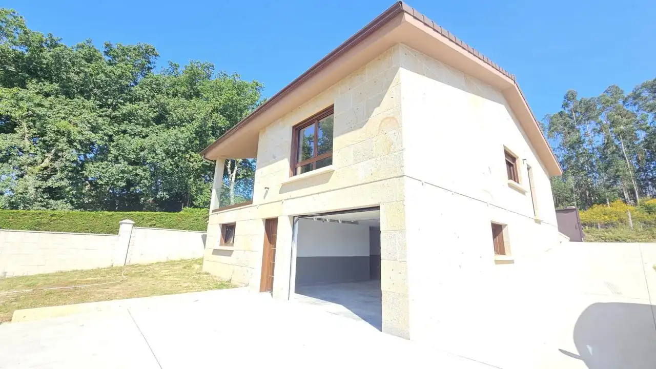 https://static.fotocasa.es/images/ads/f0c2d6cb-6009-4331-ab4c-90fec6a04da0?rule=original