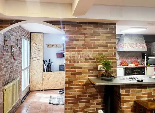 https://static.fotocasa.es/images/ads/7063dbb7-bb41-400f-aeab-3dafc7ec2b17?rule=original