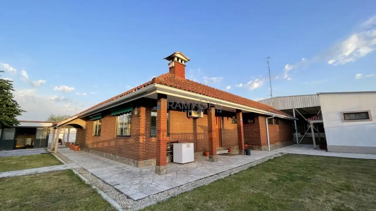 https://static.fotocasa.es/images/ads/0ddfe5cf-a709-43d2-a1fa-3a16b7e39042?rule=original